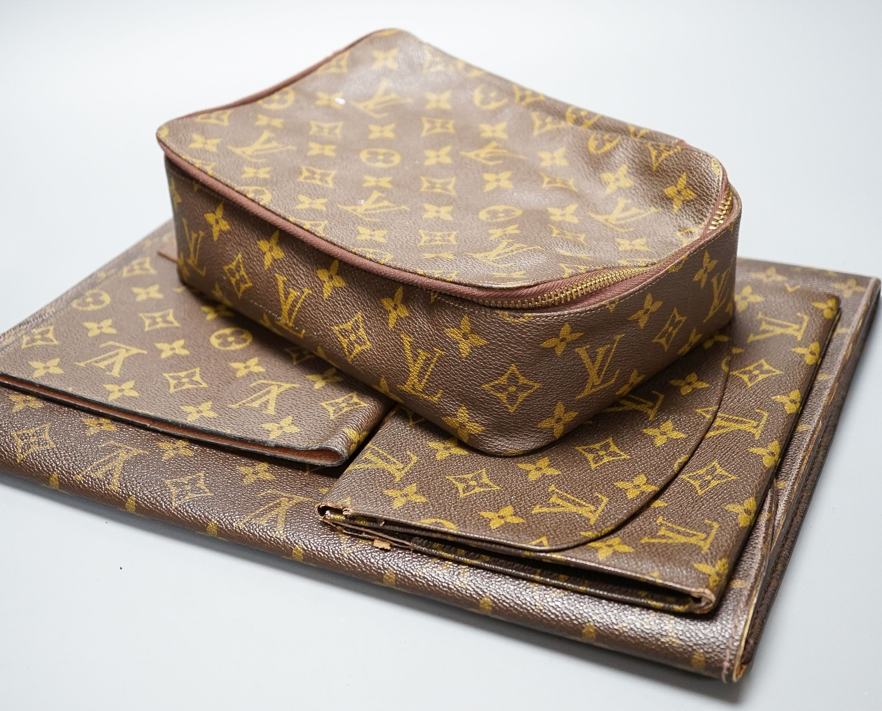Five Pieces of Louis Vuitton to including a toilet bag, and two soft cases.